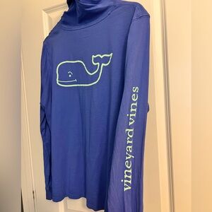 Vineyard Vines longsleeve T with hood